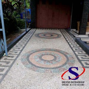 Pemasangan Batu Koral sikat untuk carport atau garasi mobil
